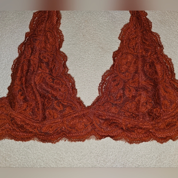 NWT Tillys Lace Spandex Rust Deep V Bra, sz ML, never worn in perfect cond - Picture 1 of 5